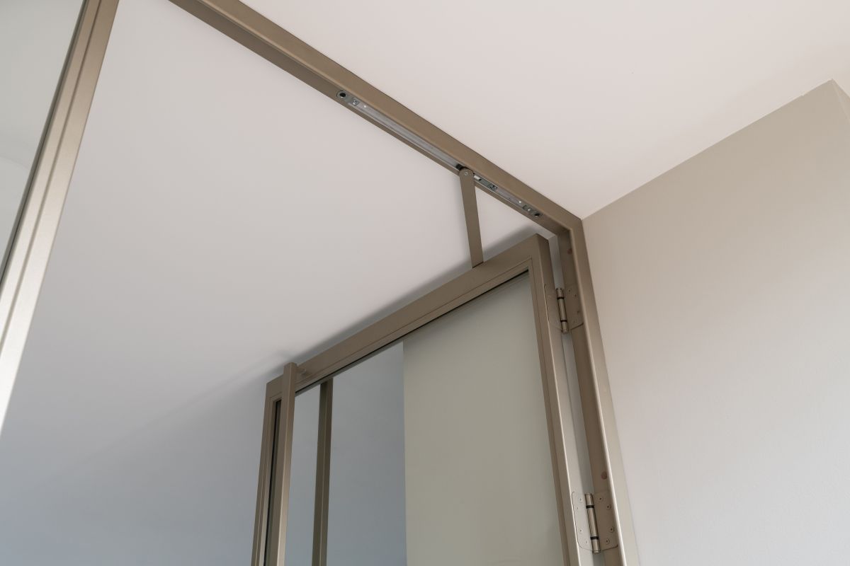 stalen-scharnierdeuren-anodic-brass-rhoon-02